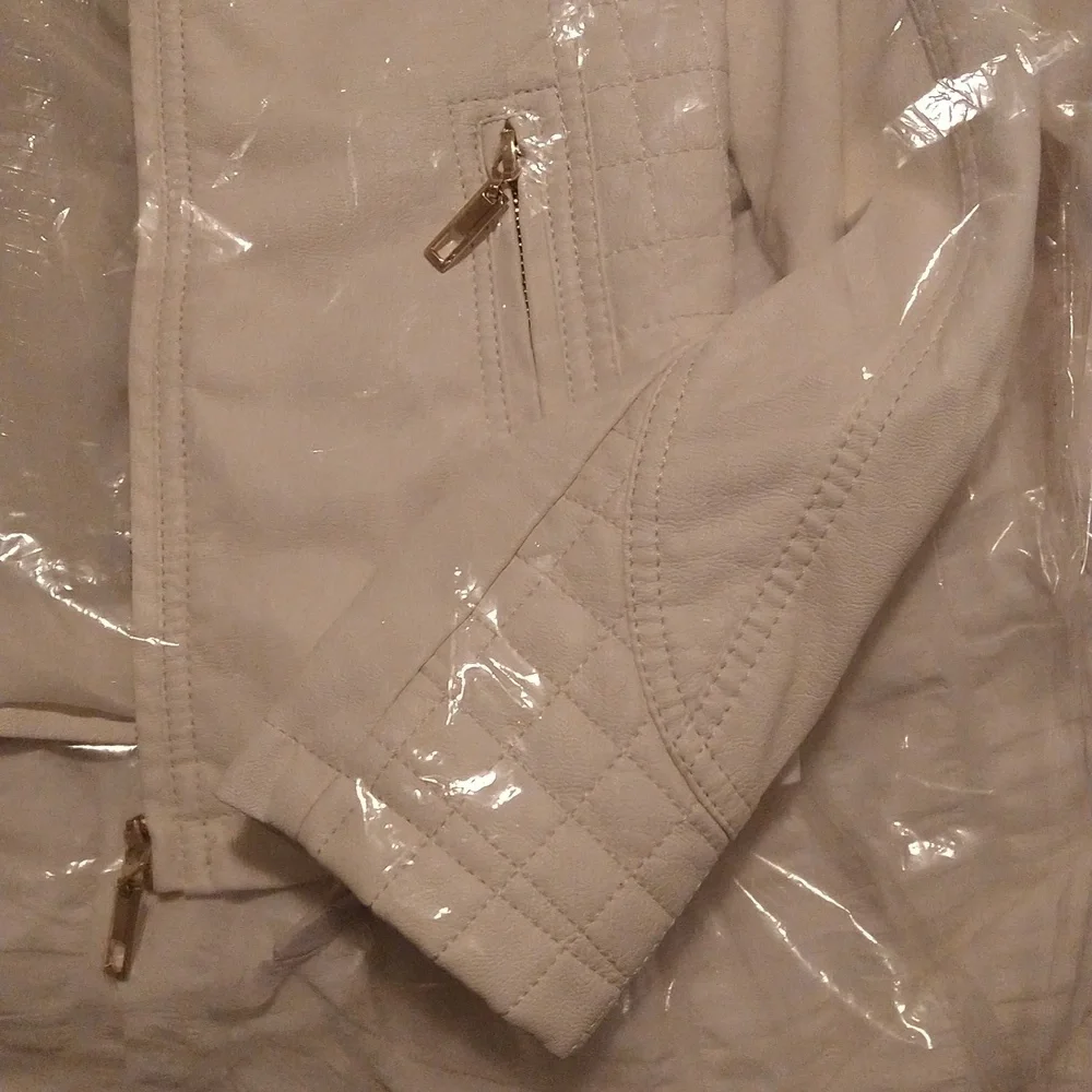 Jacket - Picture 3 of 16